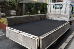 ゴムマットをトラックの荷台マットして使う