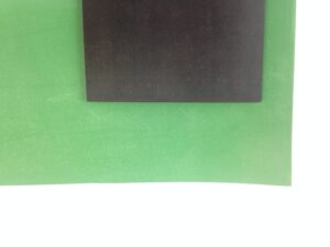 黒色だけではなくて緑色のゴムマットも扱ってます