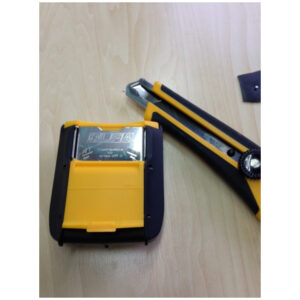 ゴムマットを切るときはカッターの刃を新しく