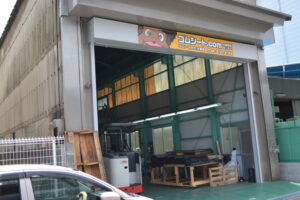 ゴムシートドットコム物流センターに看板を設置しました！