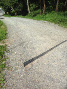 土留め（どどめ）にゴムマットが使われてます