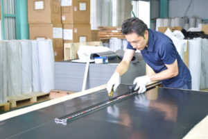 ゴムシートドットコム物流倉庫にて(1)