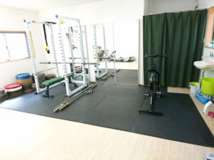 パーソナルトレーニングジムのキズ防止と防音対策にゴムマットをお使いいただきました！