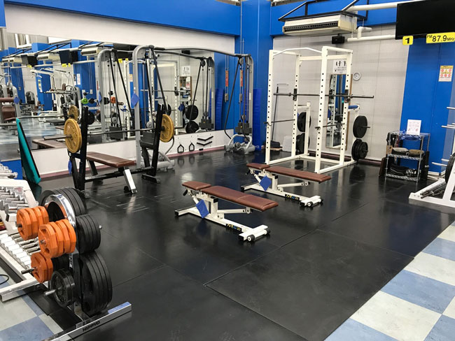 フィットネスクラブの床面養生にゴムマットを使っていただきました！