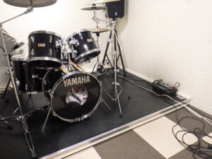 防音ルームのドラムマットにゴムシートを使っていただきました！