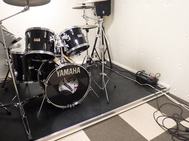 防音ルームのドラムマットにゴムシートを使っていただきました！