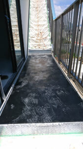 外部階段補修時の騒音防止にゴムシートを使っていただきました！　