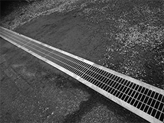 農道の側溝へのグレーチング設置事例写真