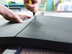 厚いゴムシートをカッターナイフで切る方法