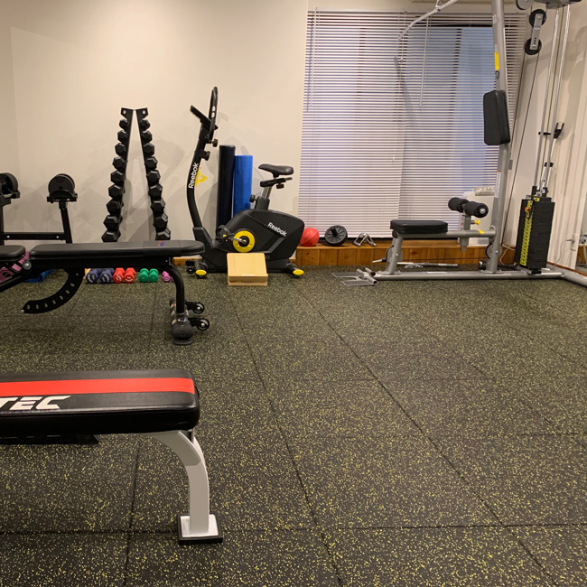 トレーニングジム様　スポーツジム専用ゴムマットの使用事例写真