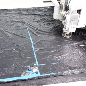 青色カラーゴムの穴あけ加工しました