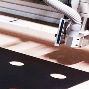 【ゴムシート加工事例】正確な位置に無数の穴をあける！