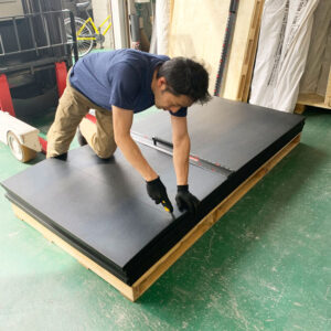 【厚いゴムシートの切り方】25mmのゴムをカッターナイフで切る方法！