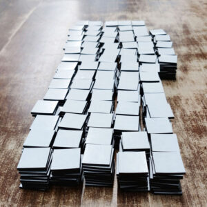 【ゴムシート両面テープ付き】大量のテープ付き加工も短納期で出荷！