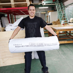 【ゴムシート.comの日常】重たいゴムシートと友達になる！