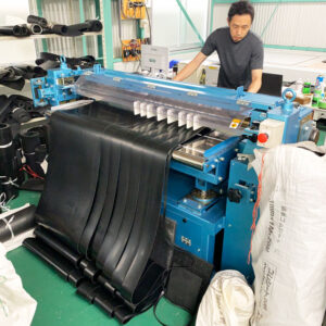 【荷姿紹介】ゴムシートの長尺カット時の梱包について