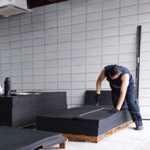 【手加工の限界】25mm厚のゴムシートを切りまくる！