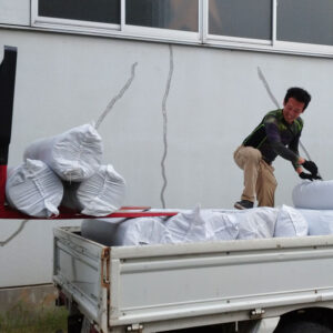 【チャーター便】大量のゴムシートを当日配達