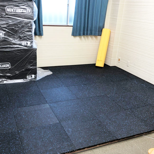 整骨院の床にスポーツジム専用ゴムマットを使っていただきました