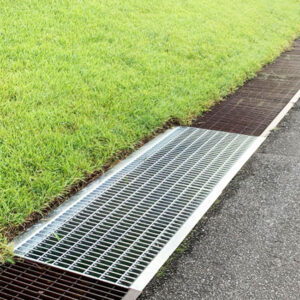 ゴルフ倶楽部 通路脇 グレーチング老朽化による交換設置事例