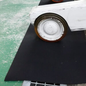 【グレーチング保護】フォークリフトの通行路をゴムマットで保護