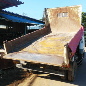 近隣住民対策 ダンプの荷台にゴムマットを敷いて騒音防止効果あり