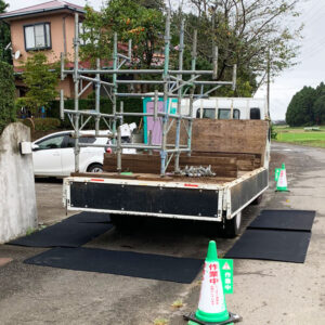 工事現場 トラック周辺から施工場所までの導線を養生