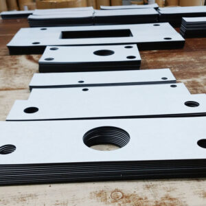 クロロプレンゴム テープ付き 穴あけ加工　図面がなくても承ります！