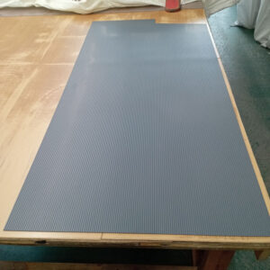 エレベーターマットを指定形状にカットできます