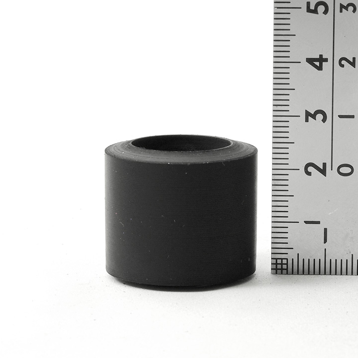 丸形の中抜きですが、穴から外に向かって緩やかにテーパーをつけた加工です