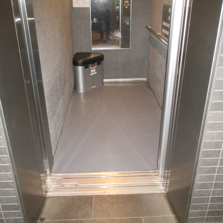 エレベーターマット　ご指定形状にカット