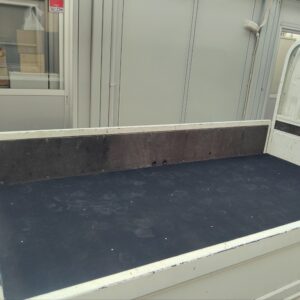 トラックの荷台にゴムマット