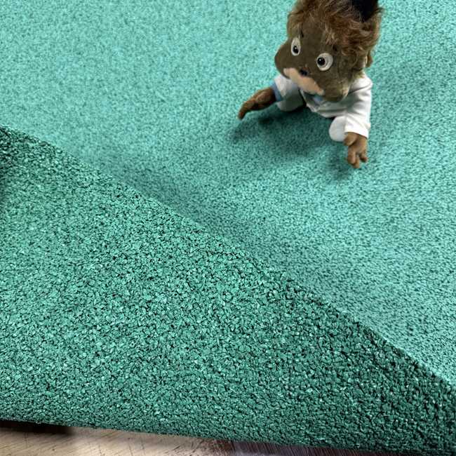 透水性ゴムチップシートのテクスチャと断面