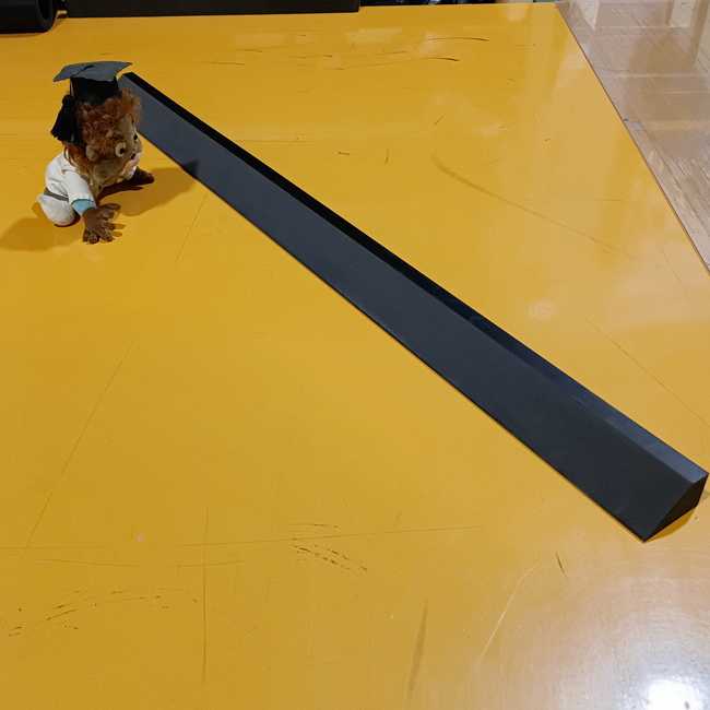 斜めに削って傾斜をつけた長尺のゴムシート