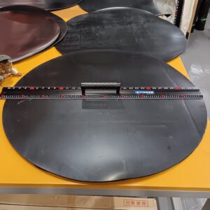 ゴムシートを大きな丸型にカットすることができます