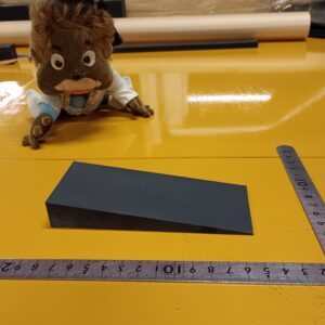 ゴムの塊を斜めに削ってテーパー形状に製作できます