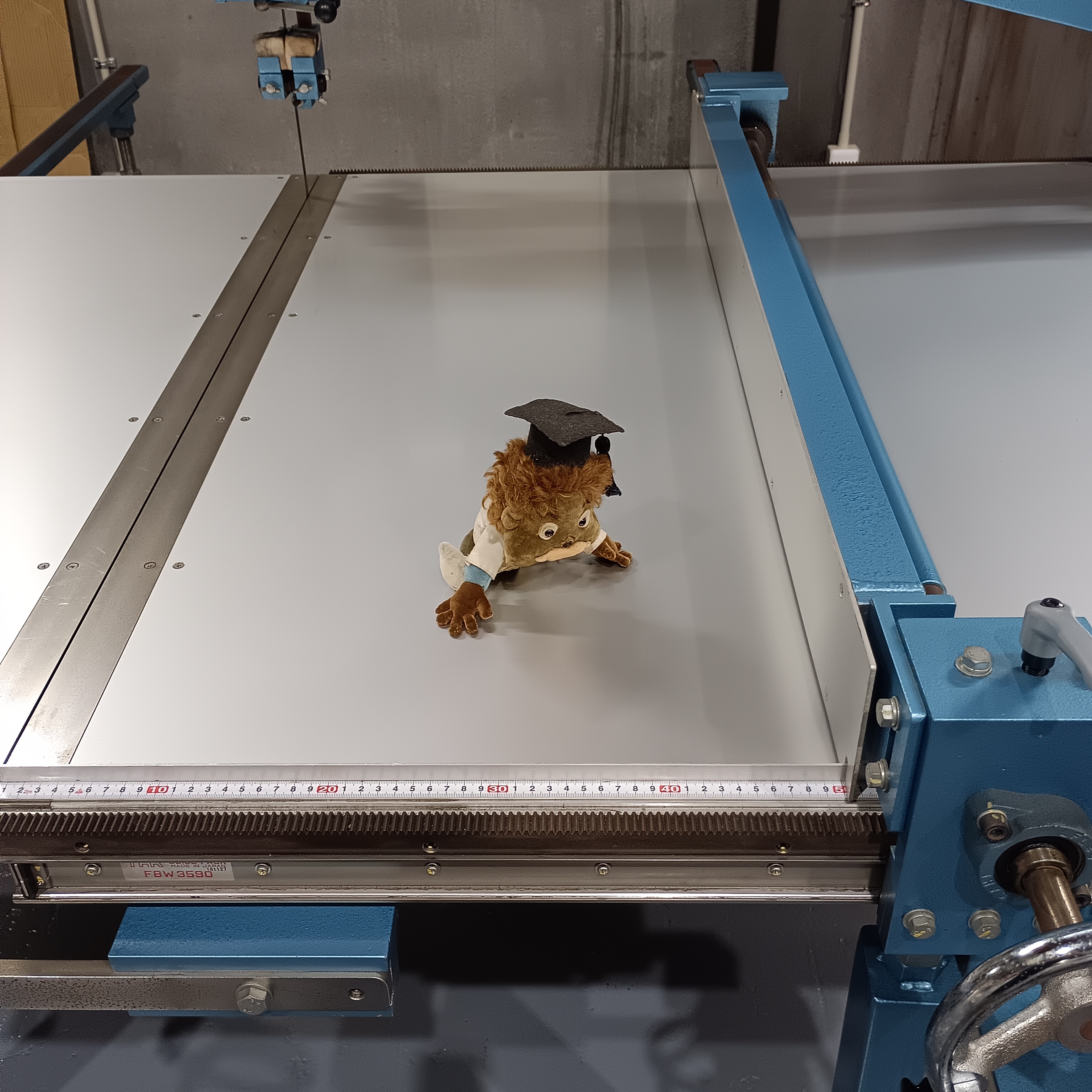 スポンジ切断専用のバンドソー機械の全体像